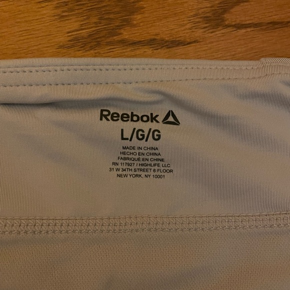 NWT Reebok Silver Athletic short Large - Picture 5 of 5